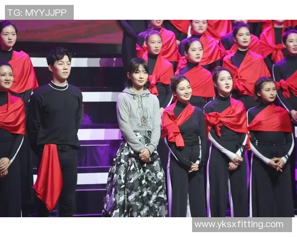 女明星与足球明星同框瞬间展现魅力与风采的完美结合 女明星与足球明星同框瞬间展现魅力与风采的完美结合