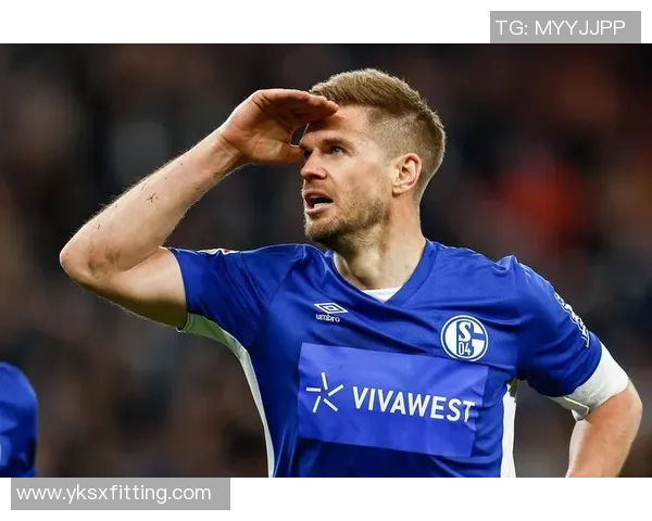 11号足球明星宣布退役引发球迷热议与怀旧情怀重现 11号足球明星宣布退役引发球迷热议与怀旧情怀重现