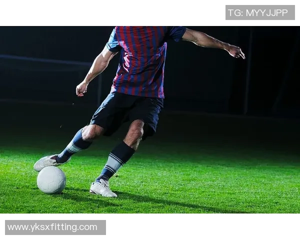 黑色9号足球明星的传奇之路与辉煌成就揭秘 黑色9号足球明星的传奇之路与辉煌成就揭秘